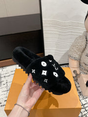 SLIPPER IN BLACK WOOL