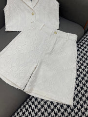 SET SLEEVELESS TOP AND SHORTS IN WHITE DENIM