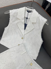 SET SLEEVELESS TOP AND SHORTS IN WHITE DENIM