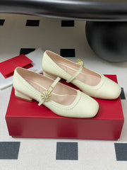 TRÈS VIVIER MARY JANE PUMPS IN CREAM PATENT CALFSKIN