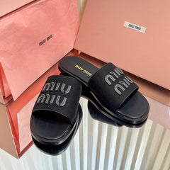 SLIDES SANDALS IN BLACK STRAW WOVEN