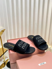 SLIDES SANDALS IN BLACK STRAW WOVEN