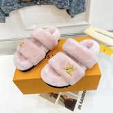 HALF MULE SLIPPERS IN LIGHT PINK FLEECE FEATURING METALLIC LOGO