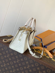 LV 25S ONTHEGO EAST WEST BAG 25 IN CREAM CALFSKIN MONOGRAM EMPREINTE