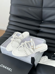 MULE SLIPPERS WITH PEARL CHAIN IN WHITE LAMBSKIN