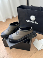 SHORT BOOTS IN MOCHA BROWN MIX BLACK RUBBER