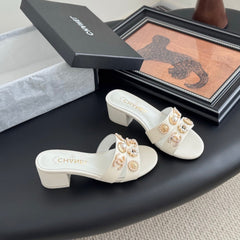 MULE SLIDE SANDALS IN WHITE LAMBSKIN WITH LOGO STICKER DETAIL