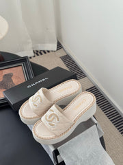 WEDGE HEELS IN HIGHT BEIGE CALFSKIN MIX CHAIN BASE