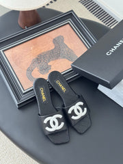 SLIPPER IN BLACK CALFSKIN