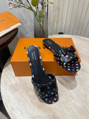 BOW FLAT MULES IN BLACK MONOGRAM LAMBSKIN