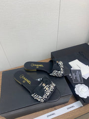 BOW SLIPPERS IN BLACK LAMBSKIN WITH RHINESTONES