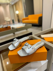 LV X TM 6AM FLAT MULE IN SILVER CALFSKIN