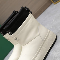 THICK-SOLED SNOW BOOTS IN WHITE CALFSKIN MIX BLACK NYLON