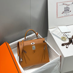 KELLY 28CM IN GOLD EPSOM CALFSKIN PALLADIUM HARDWARE