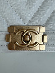 CHANEL BOY 25S 25 CM IN WHITE LAMBSKIN WITH GOLD HARDWARE