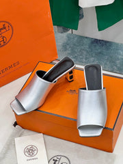 ICONIQUE 60 SANDAL IN SILVER CALFSKIN