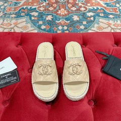 FLAT SLIPPERS IN BEIGE CREAM LAMBSKIN AND WOVEN WITH LOGO