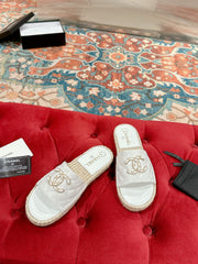 FLAT SLIPPERS IN WHITE LAMBSKIN AND WOVEN WITH LOGO