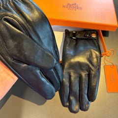 GLOVES WITH BUTTON IN BLACK SHEEPSKIN WITH LAMB FUR LINING