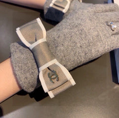 CC GLOVES IN PALE GRAY WOOL WITH BOW 463856