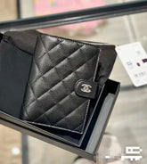 CC BIFOLD WALLET CAVIAR 14 BLACK GRAINED CALFSKIN