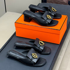ISLE SANDAL IN BLACK CALFSKIN