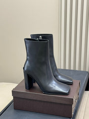 ALAIA 25S SQUARE ANKLE BOOTS IN BLACK CALFSKIN
