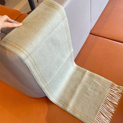 UNIE BRODEE GM MUFFLER IN PASTEL GREY CASHMERE