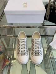 WALK'N PLATFORM SNEAKER IN DOLPHIN GRAY EMBROIDERY ICONIC PATTERNS FABRIC