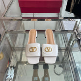 VLTN HIGH HEEL 25S 30 MM IN WHITE LAMBSKIN WITH GOLD HARDWARE