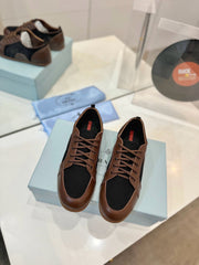 SNEAKERS IN BROWN LAMBSKIN AND BLACK CANVAS
