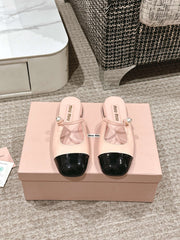 FLAT MULE IN BABY PINK MIX BLACK PATENT CALFSKIN