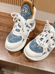 LV ARCHLIGHT SNEAKER IN WHITE CALFSKIN AND LIGHT BLUE MONOGRAM DENIM