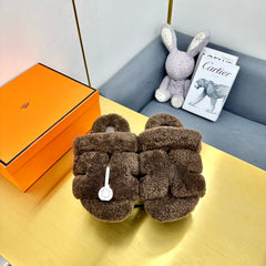 CHYPRE SANDAL IN WALNUT BROWN SHEARLING