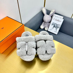 CHYPRE SANDAL IN PALE GRAY SHEARLING