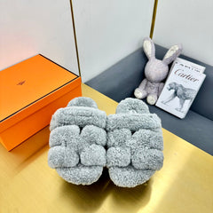 CHYPRE SANDAL IN CLOUD GRAY SHEARLING