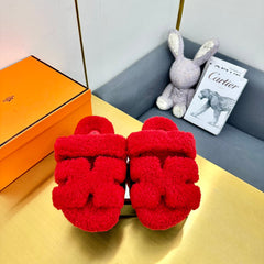 CHYPRE SANDAL IN CHERRY RED SHEARLING