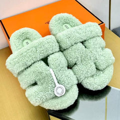 CHYPRE SANDAL IN PASTEL GREEN SHEARLING