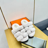 CHYPRE SANDAL IN WHITE SHEARLING