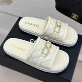 DIAMOND QUILTED CHAIN LAZY SLIPPERS IN WHITE LAMBSKIN