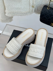 THICK SOLE WEDGE SLIPPERS IN WHITE CALFSKIN