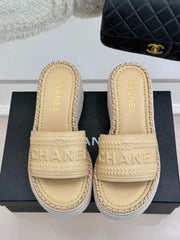 THICK SOLE WEDGE SLIPPERS IN BISQUE BEIGE CALFSKIN