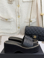 THICK SOLE WEDGE SLIPPERS IN BLACK CALFSKIN