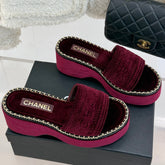 THICK SOLE WEDGE SLIPPERS IN MAROON RED VELVET