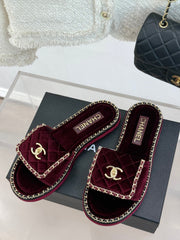 FLAT CHAIN HEART SLIPPER IN PLUM PURPLE VELVET