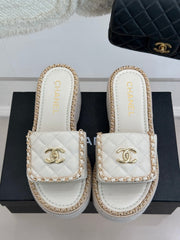 THICK-SOLED CHAIN HEART SLIPPER IN WHITE LAMBSKIN