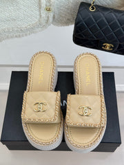 THICK-SOLED CHAIN HEART SLIPPER IN BISQUE BEIGE LAMBSKIN