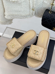 THICK-SOLED CHAIN HEART SLIPPER IN BISQUE BEIGE LAMBSKIN