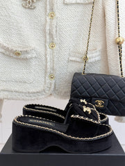 THICK-SOLED CHAIN HEART SLIPPER IN BLACK VELVET