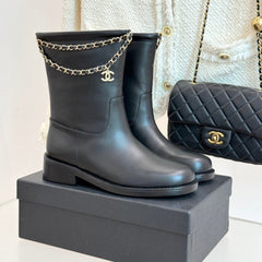 CC SHORT BOOTS IN BLACK CALFSKIN